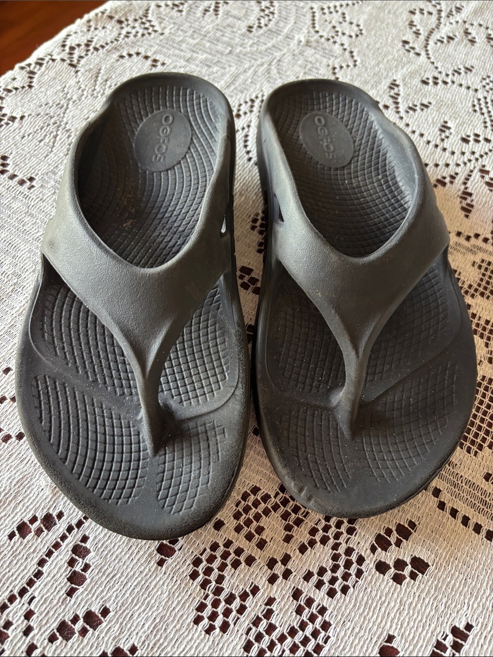 OOFOS Kids Black Flip Flop Sandals